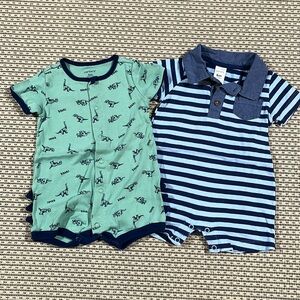Lot of 2 Carter’s short sleeve jumpers, size 6 months